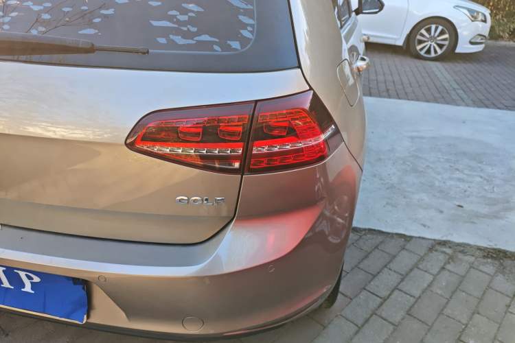 Used Volkswagen Golf 2017 1.6L Automatic Comfort Million-Vehicle Anniversary Edition Exterior 2