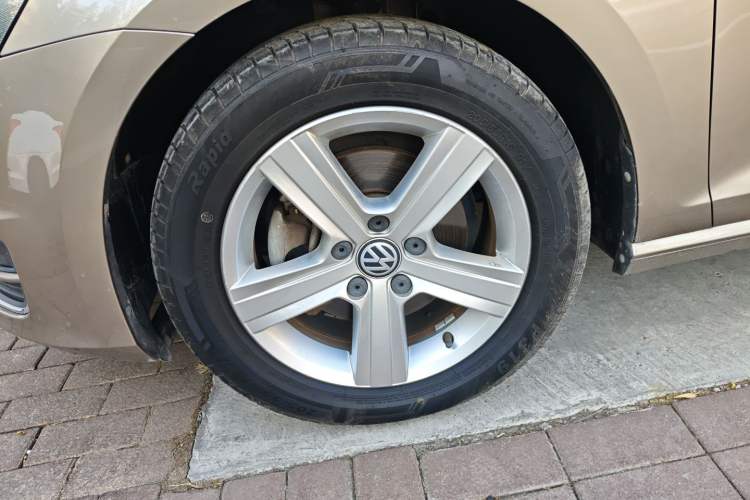 Used Volkswagen Golf 2017 1.6L Automatic Comfort Million-Vehicle Anniversary Edition Exterior 3