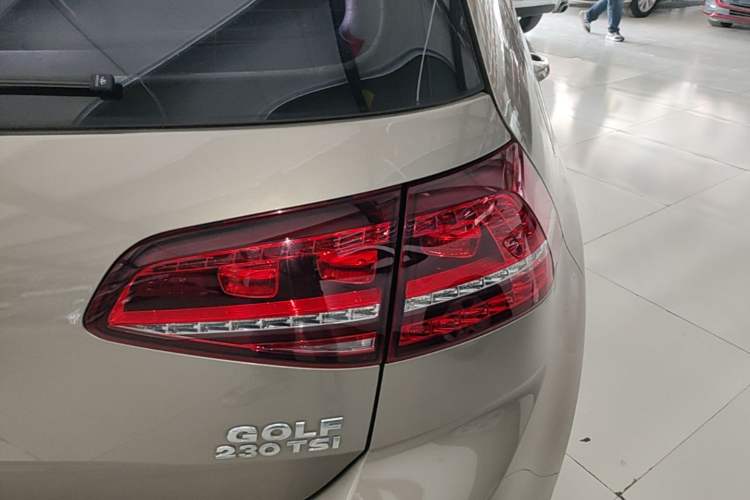 Used Volkswagen Golf 2017 230TSI Automatic Comfort Edition – Celebrating Milestone of One Million Units Exterior 3