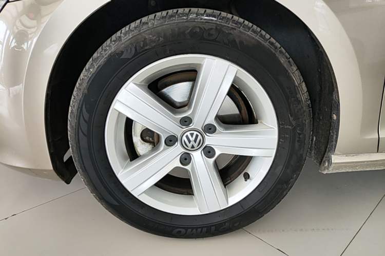Used Volkswagen Golf 2017 230TSI Automatic Comfort Edition – Celebrating Milestone of One Million Units Exterior 4