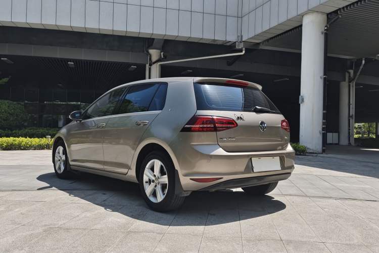 Used Volkswagen Golf 2017 1.6L Automatic Comfort Million-Vehicle Anniversary Edition Exterior 4