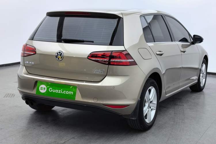 Used Volkswagen Golf 2017 230TSI Automatic Comfort Edition – Celebrating Milestone of One Million Units Exterior 4