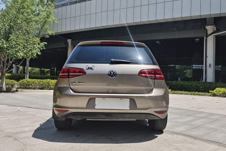 Used Volkswagen Golf 2017 1.6L Automatic Comfort Million-Vehicle Anniversary Edition Exterior 5