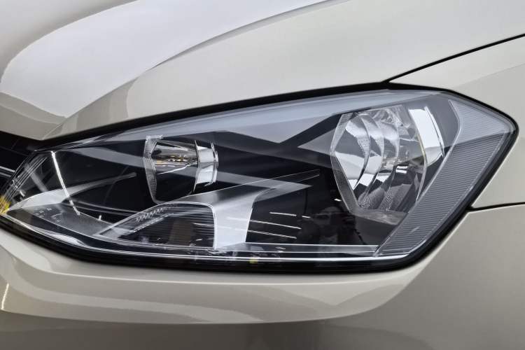 Used Volkswagen Golf 2017 230TSI Automatic Comfort Edition – Celebrating Milestone of One Million Units Exterior 5