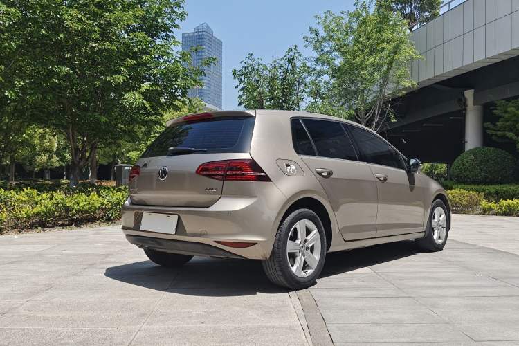 Used Volkswagen Golf 2017 1.6L Automatic Comfort Million-Vehicle Anniversary Edition Exterior 6