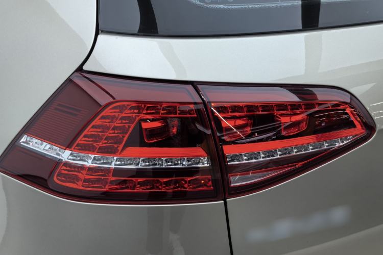 Used Volkswagen Golf 2017 230TSI Automatic Comfort Edition – Celebrating Milestone of One Million Units Exterior 6