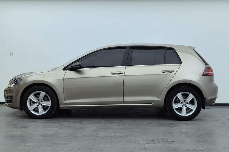 Used Volkswagen Golf 2017 230TSI Automatic Comfort Edition – Celebrating Milestone of One Million Units Exterior 8