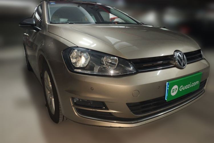 Used Volkswagen Golf 2017 230TSI Automatic Comfort Edition – Celebrating Milestone of One Million Units Front Right 45 Deg