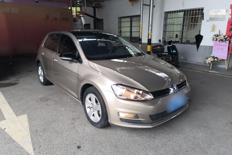 Used Volkswagen Golf 2017 1.6L Automatic Comfort Million-Vehicle Anniversary Edition Front Right 45 Deg