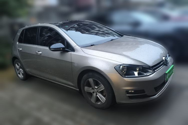Used Volkswagen Golf 2017 1.6L Automatic Comfort Million-Vehicle Anniversary Edition Front Right 45 Deg