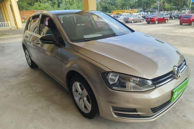 Used Volkswagen Golf 2017 230TSI Automatic Comfort Edition – Celebrating Milestone of One Million Units Front Right 45 Deg