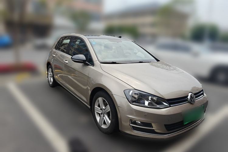 Used Volkswagen Golf 2017 230TSI Automatic Comfort Edition – Celebrating Milestone of One Million Units Front Right 45 Deg
