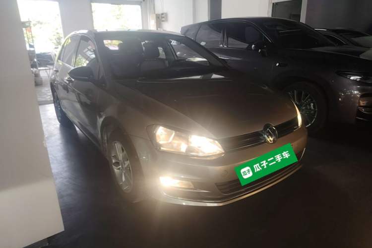 Used Volkswagen Golf 2017 230TSI Automatic Luxury Million-Vehicle Commemorative Edition Front Right 45 Deg