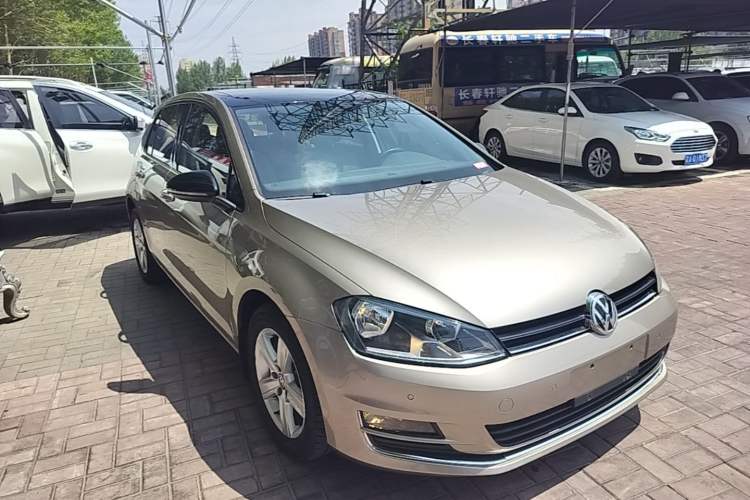 Used Volkswagen Golf 2017 1.6L Automatic Comfort Million-Vehicle Anniversary Edition Front Right 45 Deg