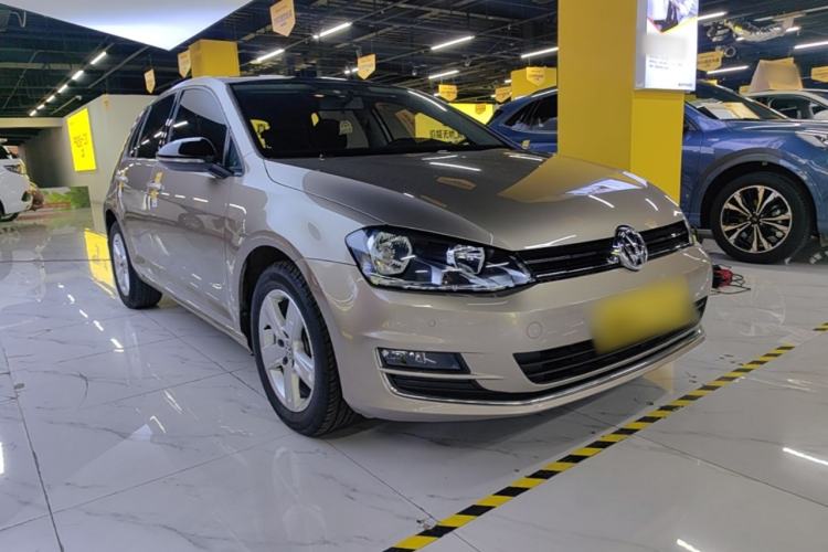 Used Volkswagen Golf 2017 230TSI Automatic Comfort Edition – Celebrating Milestone of One Million Units Front Right 45 Deg