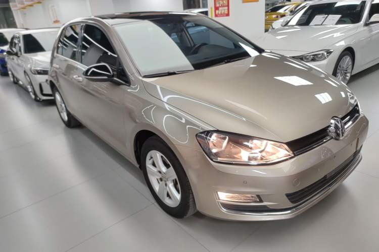 Used Volkswagen Golf 2017 230TSI Automatic Comfort Edition – Celebrating Milestone of One Million Units Front Right 45 Deg