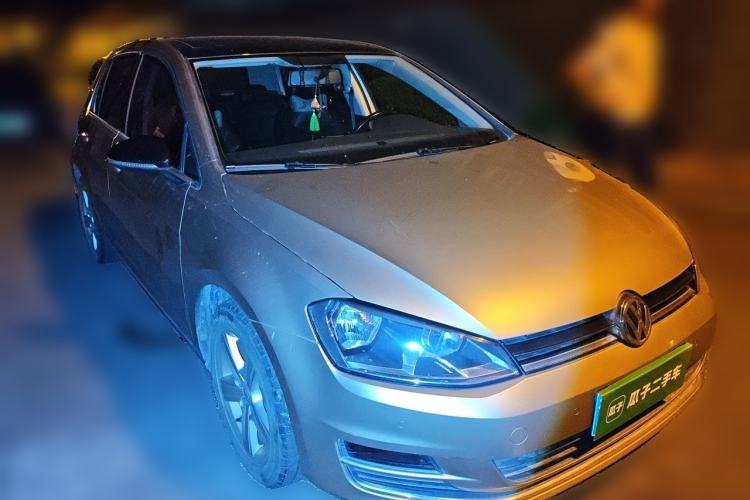 Used Volkswagen Golf 2017 230TSI Automatic Comfort Edition – Celebrating Milestone of One Million Units Front Right 45 Deg