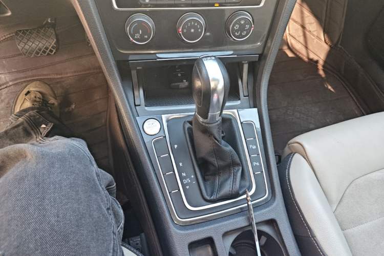 Used Volkswagen Golf 2017 230TSI Automatic Luxury Million-Vehicle Commemorative Edition Gear Lever