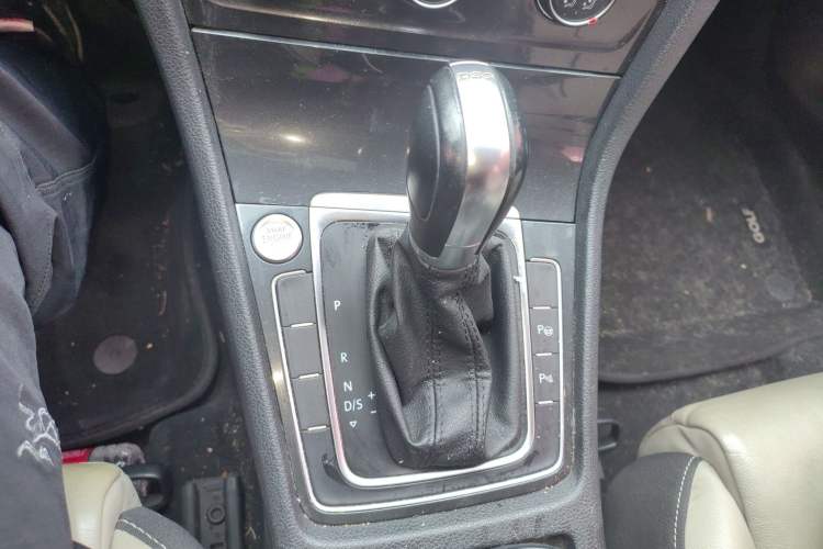 Used Volkswagen Golf 2017 230TSI Automatic Luxury Million-Vehicle Commemorative Edition Gear Lever