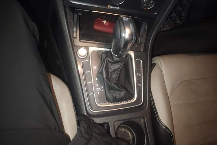 Used Volkswagen Golf 2017 230TSI Automatic Luxury Million-Vehicle Commemorative Edition Gear Lever