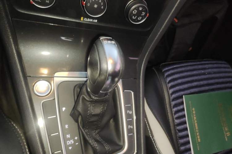 Used Volkswagen Golf 2017 230TSI Automatic Luxury Million-Vehicle Commemorative Edition Gear Lever