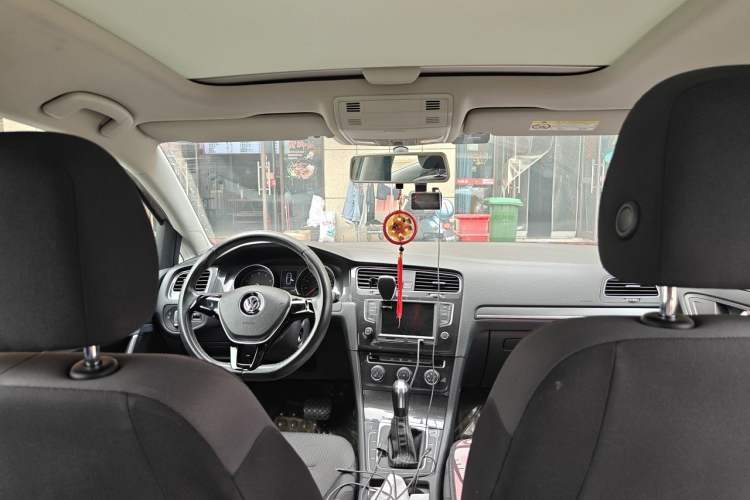 Used Volkswagen Golf 2017 230TSI Automatic Comfort Edition – Celebrating Milestone of One Million Units Headliner