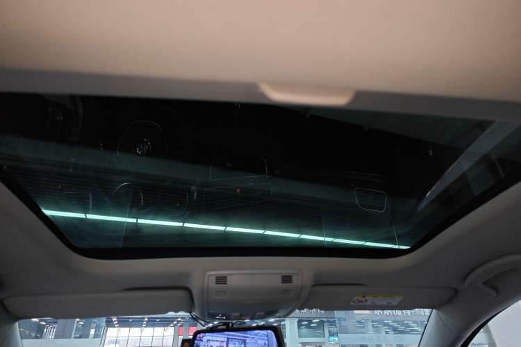 Used Volkswagen Golf 2017 1.6L Automatic Comfort Million-Vehicle Anniversary Edition Headliner