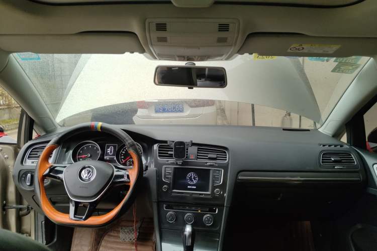 Used Volkswagen Golf 2017 1.6L Automatic Comfort Million-Vehicle Anniversary Edition Headliner
