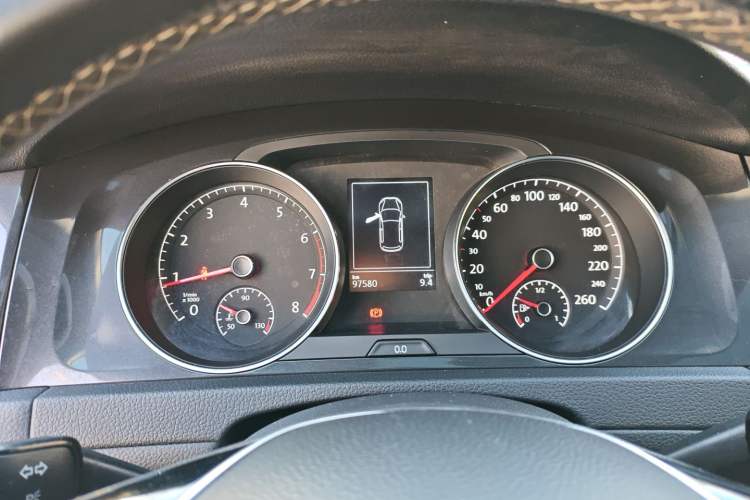 Used Volkswagen Golf 2017 1.6L Automatic Comfort Million-Vehicle Anniversary Edition Instrument Cluster