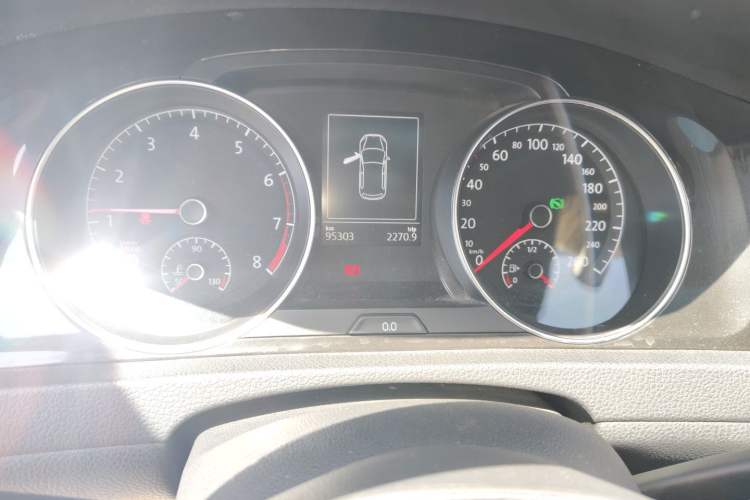 Used Volkswagen Golf 2017 230TSI Automatic Comfort Edition – Celebrating Milestone of One Million Units Instrument Cluster