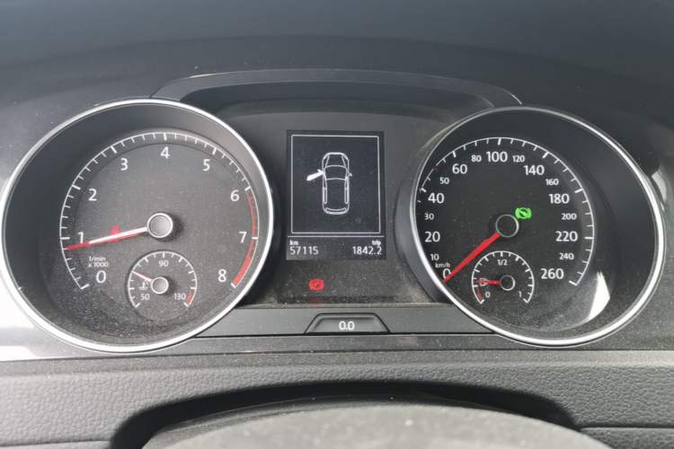 Used Volkswagen Golf 2017 1.6L Automatic Comfort Million-Vehicle Anniversary Edition Instrument Cluster