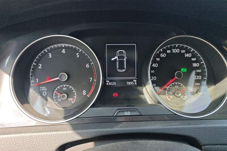 Used Volkswagen Golf 2017 1.6L Automatic Comfort Million-Vehicle Anniversary Edition Instrument Cluster
