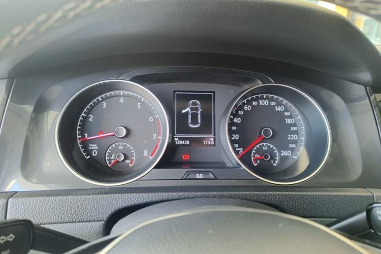Used Volkswagen Golf 2017 230TSI Automatic Comfort Edition – Celebrating Milestone of One Million Units Instrument Cluster