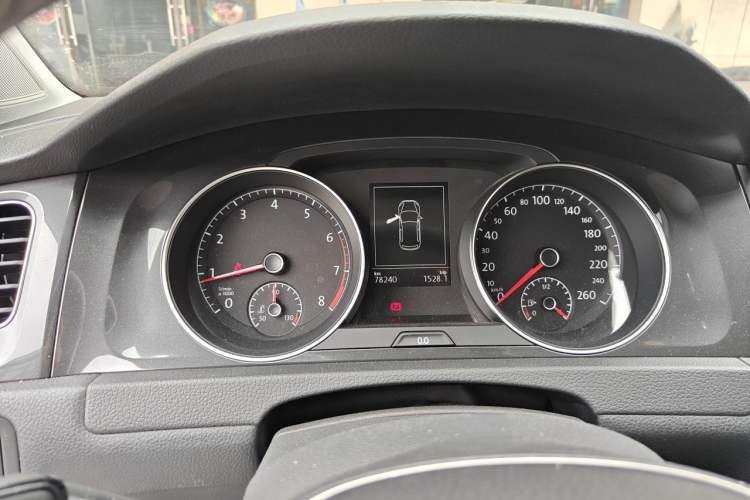 Used Volkswagen Golf 2017 230TSI Automatic Comfort Edition – Celebrating Milestone of One Million Units Instrument Cluster