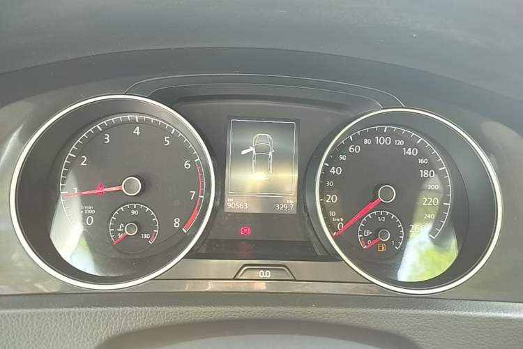 Used Volkswagen Golf 2017 1.6L Automatic Comfort Million-Vehicle Anniversary Edition Instrument Cluster