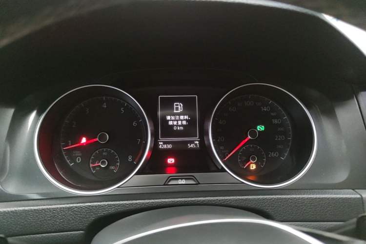 Used Volkswagen Golf 2017 230TSI Automatic Comfort Edition – Celebrating Milestone of One Million Units Instrument Cluster