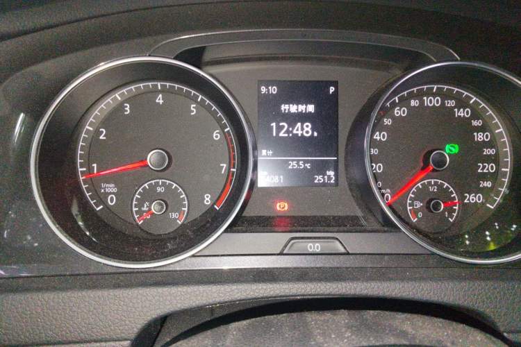 Used Volkswagen Golf 2017 1.6L Automatic Comfort Million-Vehicle Anniversary Edition Instrument Cluster