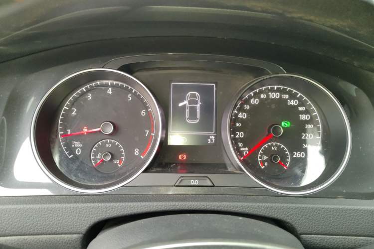 Used Volkswagen Golf 2017 1.6L Automatic Comfort Million-Vehicle Anniversary Edition Instrument Cluster