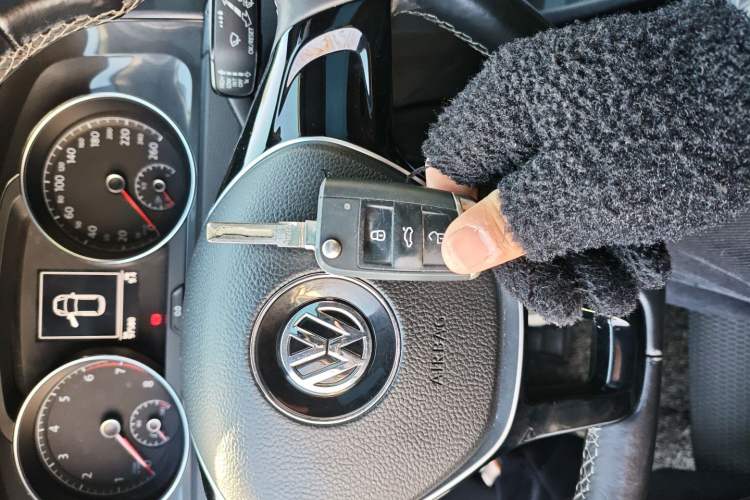Used Volkswagen Golf 2017 1.6L Automatic Comfort Million-Vehicle Anniversary Edition Interior 1