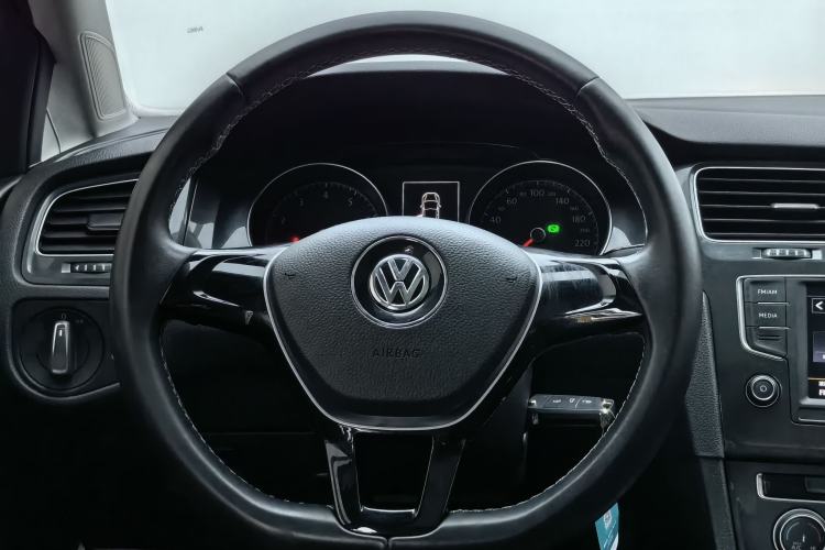 Used Volkswagen Golf 2017 230TSI Automatic Comfort Edition – Celebrating Milestone of One Million Units Interior 1