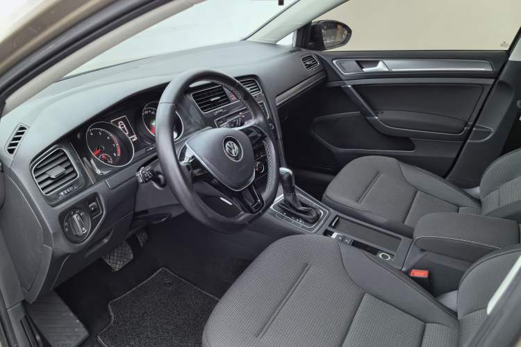 Used Volkswagen Golf 2017 230TSI Automatic Comfort Edition – Celebrating Milestone of One Million Units Interior 7
