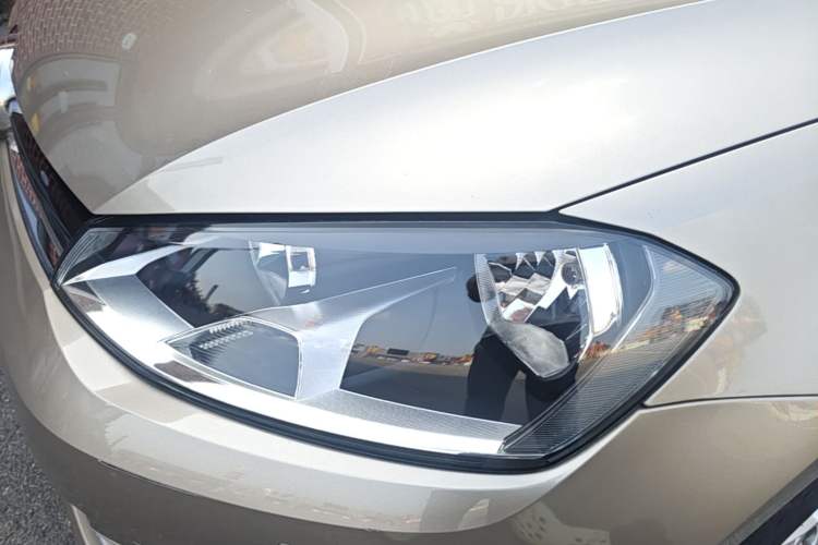 Used Volkswagen Golf 2017 230TSI Automatic Comfort Edition – Celebrating Milestone of One Million Units Left Front Headlight