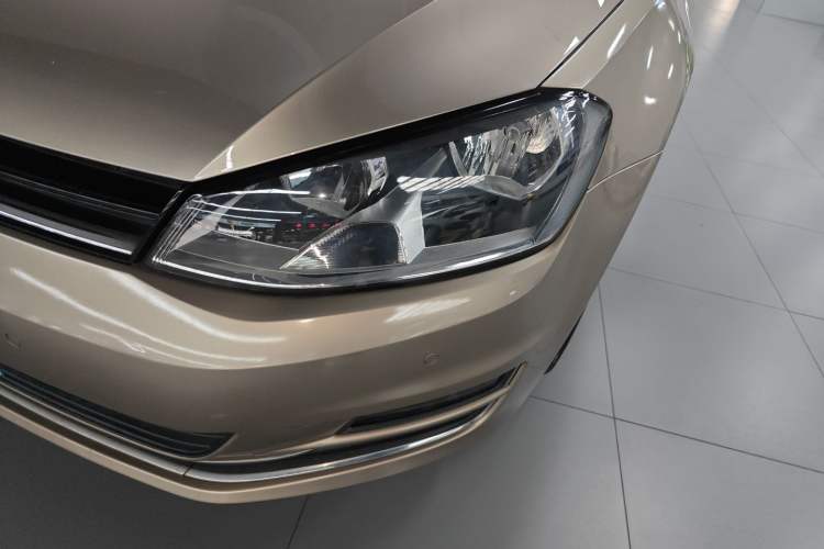 Used Volkswagen Golf 2017 1.6L Automatic Comfort Million-Vehicle Anniversary Edition Left Front Headlight