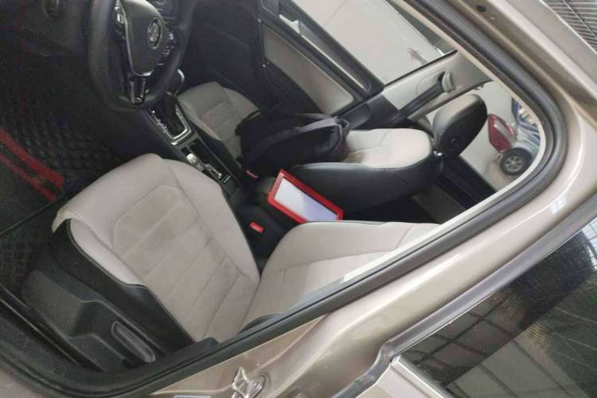 Used Volkswagen Golf 2017 230TSI Automatic Luxury Million-Vehicle Commemorative Edition Left Front Seat
