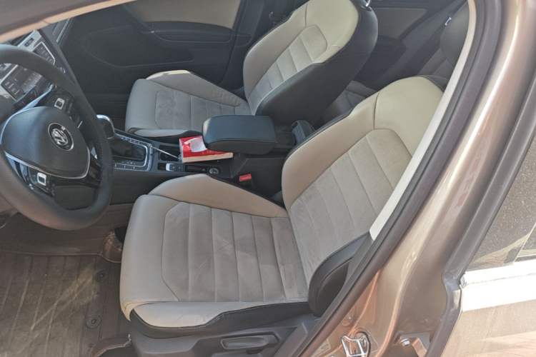 Used Volkswagen Golf 2017 230TSI Automatic Luxury Million-Vehicle Commemorative Edition Left Front Seat