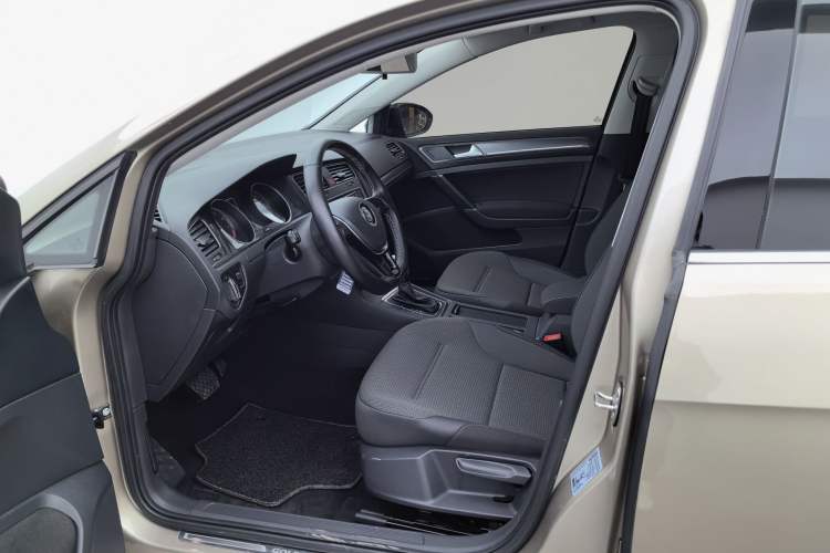 Used Volkswagen Golf 2017 230TSI Automatic Comfort Edition – Celebrating Milestone of One Million Units Left Front Seat