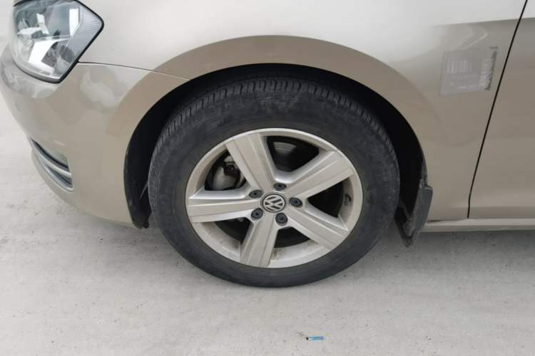Used Volkswagen Golf 2017 1.6L Automatic Comfort Million-Vehicle Anniversary Edition Left Front Wheel Hub