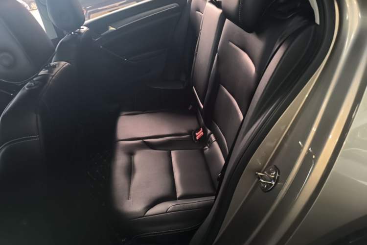 Used Volkswagen Golf 2017 1.6L Automatic Comfort Million-Vehicle Anniversary Edition Left Rear Seat
