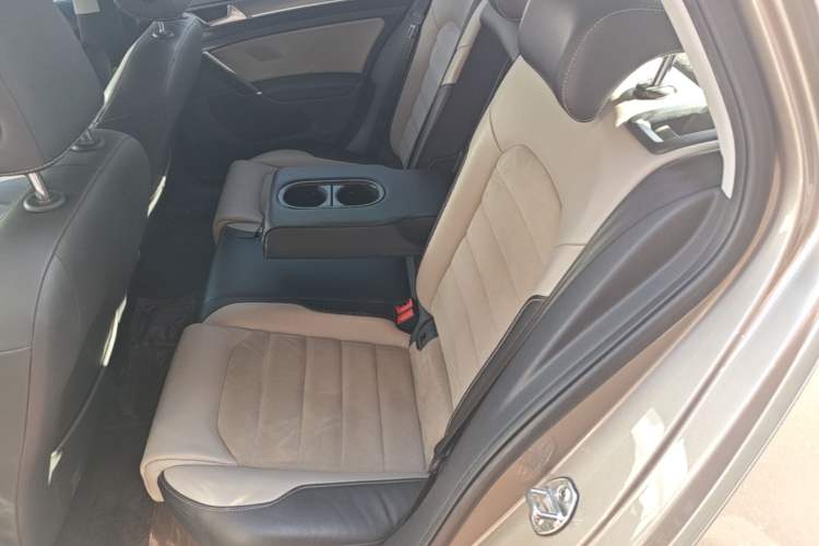 Used Volkswagen Golf 2017 230TSI Automatic Luxury Million-Vehicle Commemorative Edition Left Rear Seat