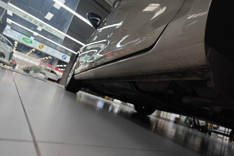 Used Volkswagen Golf 2017 1.6L Automatic Comfort Million-Vehicle Anniversary Edition Left Side Sill